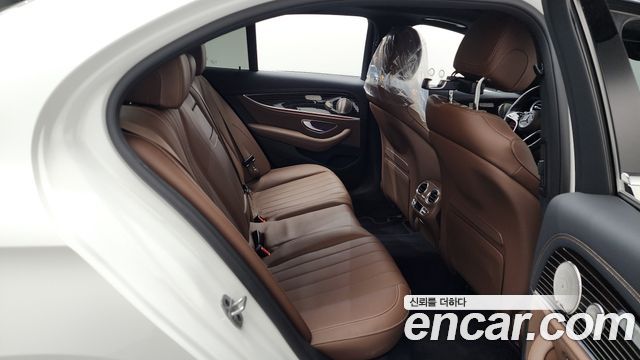 Mercedes-Benz E-Class 2021 — photo 17