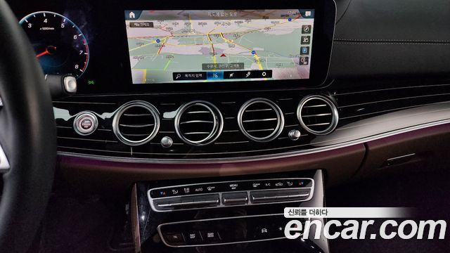 Mercedes-Benz E-Class 2021 — photo 18