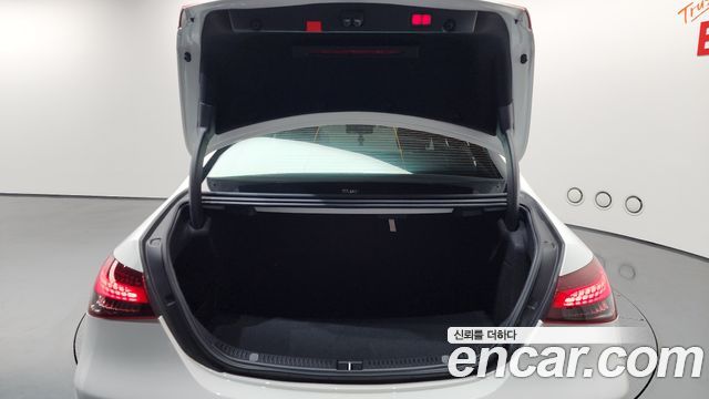 Mercedes-Benz E-Class 2021 — photo 24