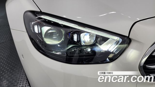 Mercedes-Benz E-Class 2021 — photo 8