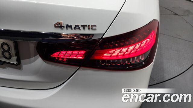 Mercedes-Benz E-Class 2021 — photo 9