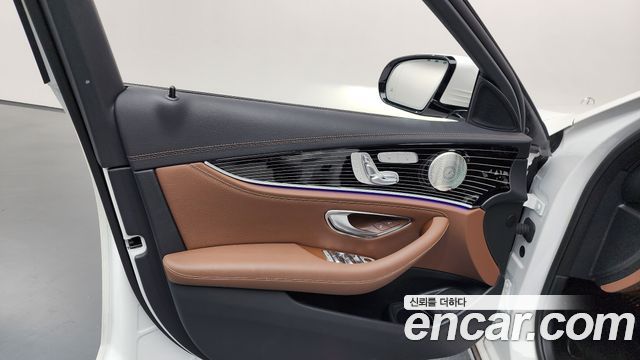 Mercedes-Benz E-Class 2021 — photo 14