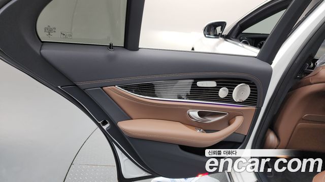 Mercedes-Benz E-Class 2021 — photo 15