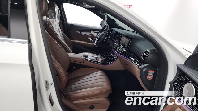 Mercedes-Benz E-Class 2021 — photo 16