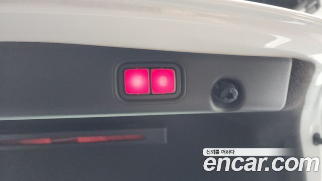 Mercedes-Benz E-Class 2021 — photo 34