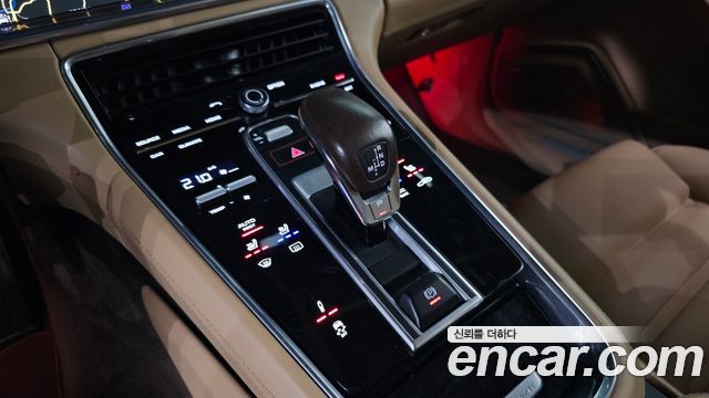 Porsche Panamera 2018 — photo 9