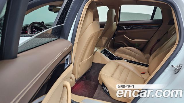 Porsche Panamera 2018 — photo 11