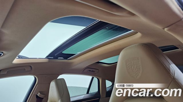 Porsche Panamera 2018 — photo 19