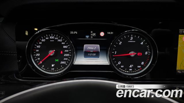 Mercedes-Benz E-Class 2018 — photo 11