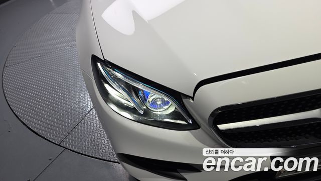 Mercedes-Benz E-Class 2018 — photo 8