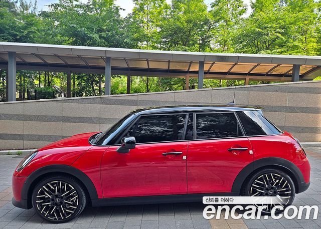 Mini Cooper 2025 — photo 3