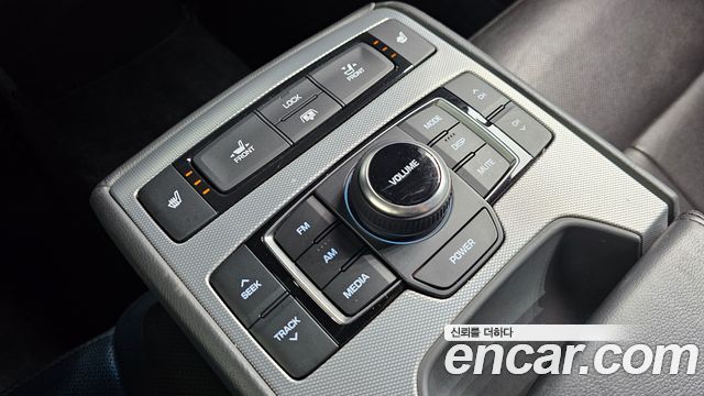 Genesis G80 2018 — photo 17