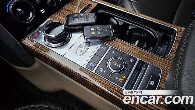 Land Rover Range Rover 2021 — photo 12