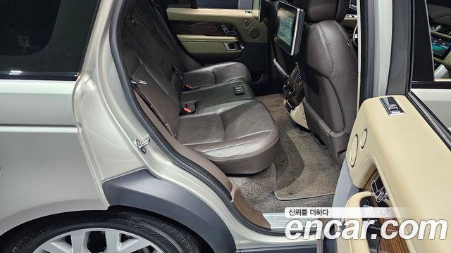 Land Rover Range Rover 2021 — photo 16