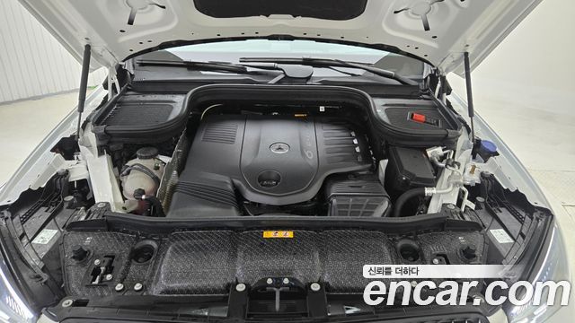 Mercedes-Benz GLE-Class 2025 — photo 6