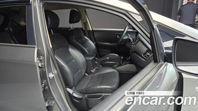Kia Carens 2016 — photo 12