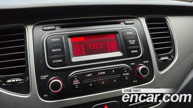 Kia Carens 2016 — photo 17