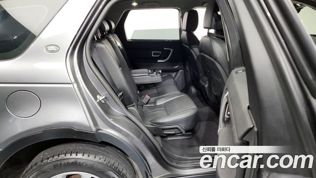 Land Rover Discovery Sport 2019 — photo 12