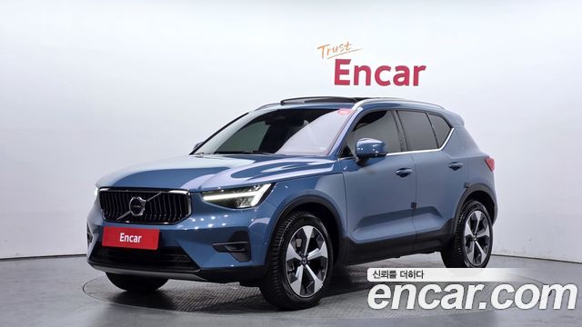 Volvo XC40 2023 — photo 1