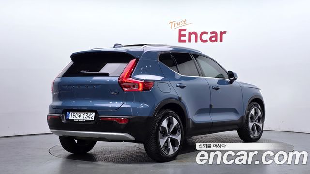 Volvo XC40 2023 — photo 2