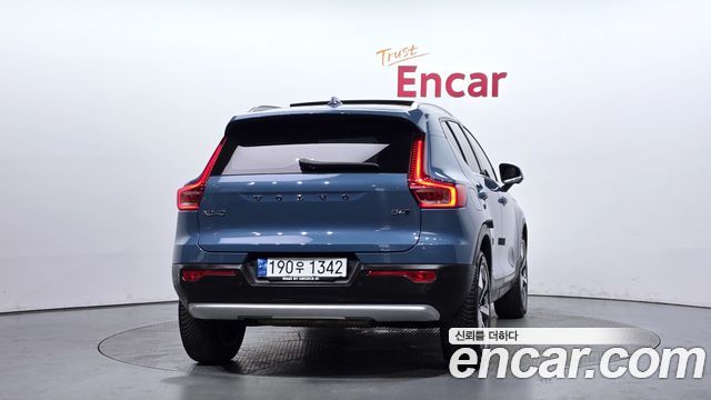 Volvo XC40 2023 — photo 4