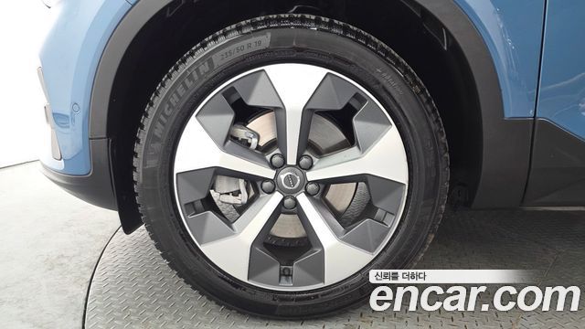 Volvo XC40 2023 — photo 5