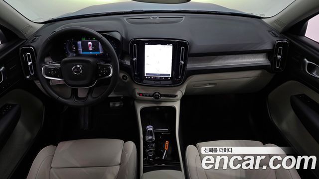 Volvo XC40 2023 — photo 10