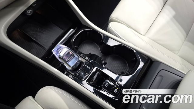 Volvo XC40 2023 — photo 12