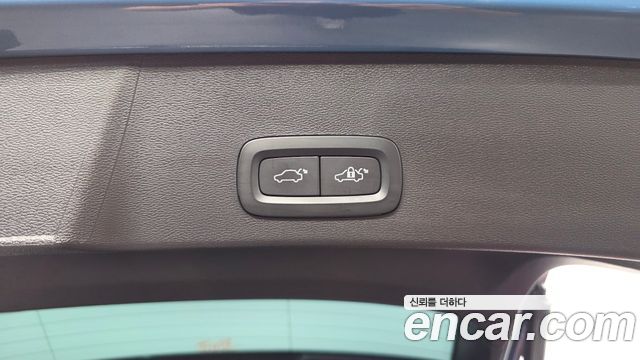 Volvo XC40 2023 — photo 23