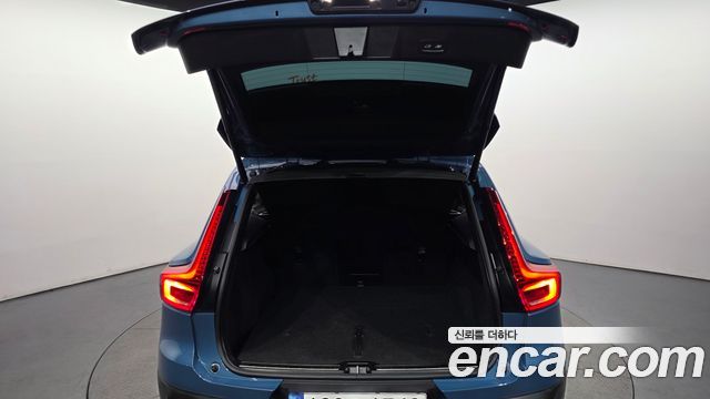 Volvo XC40 2023 — photo 24