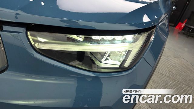 Volvo XC40 2023 — photo 8