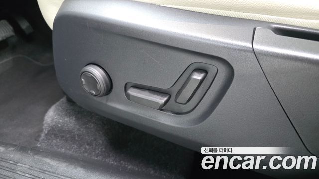 Volvo XC40 2023 — photo 31