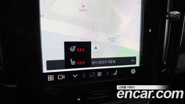Volvo XC40 2023 — photo 32