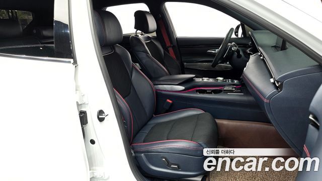 Genesis GV70 2023 — photo 11