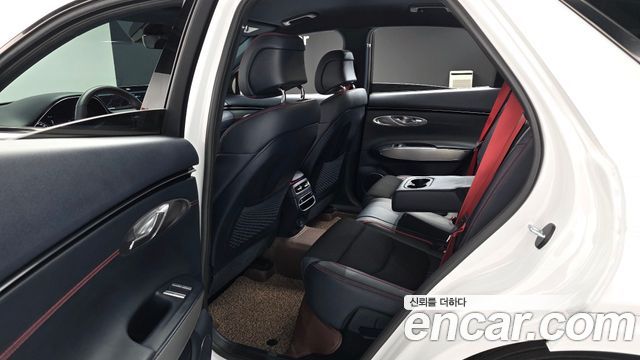Genesis GV70 2023 — photo 12