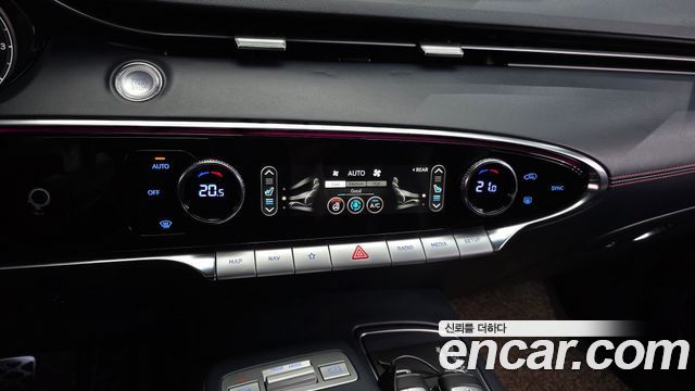 Genesis GV70 2023 — photo 16