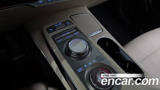 Genesis GV70 2021 — photo 12