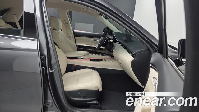 Genesis GV70 2021 — photo 17