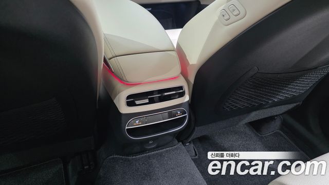 Genesis GV70 2021 — photo 25