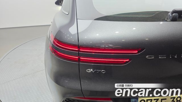 Genesis GV70 2021 — photo 9