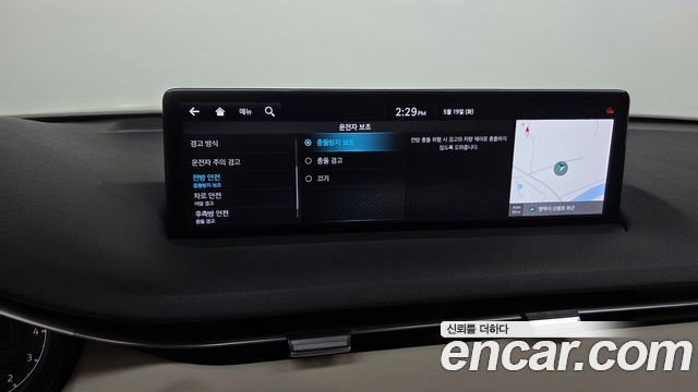 Genesis GV70 2021 — photo 33