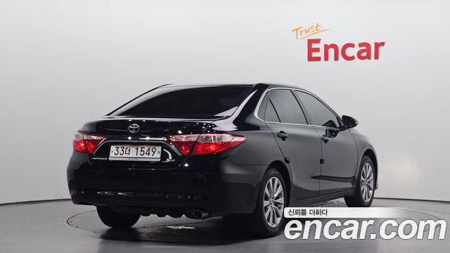 Toyota Camry 2017 — photo 2