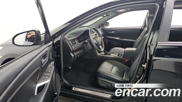 Toyota Camry 2017 — photo 10