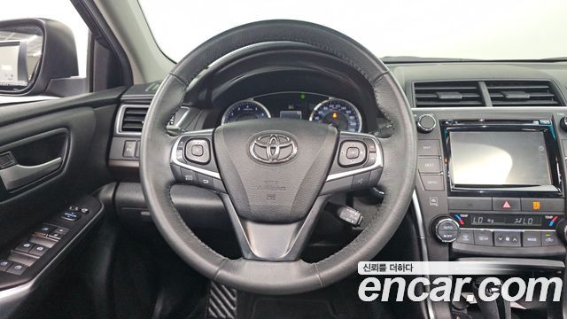 Toyota Camry 2017 — photo 11