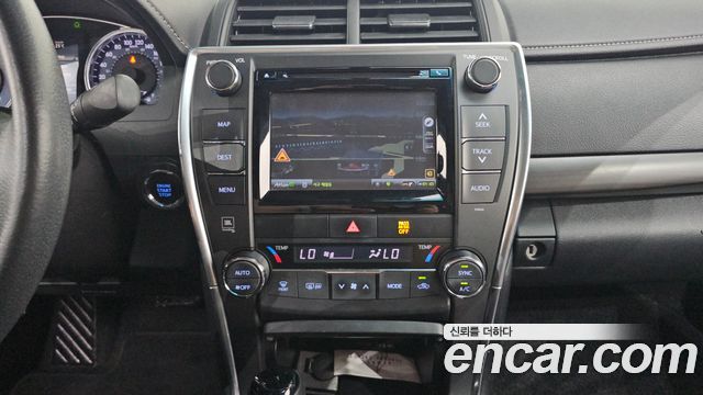 Toyota Camry 2017 — photo 12
