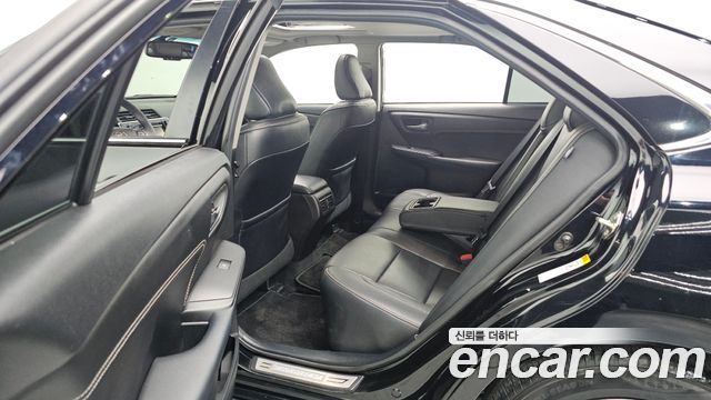 Toyota Camry 2017 — photo 18