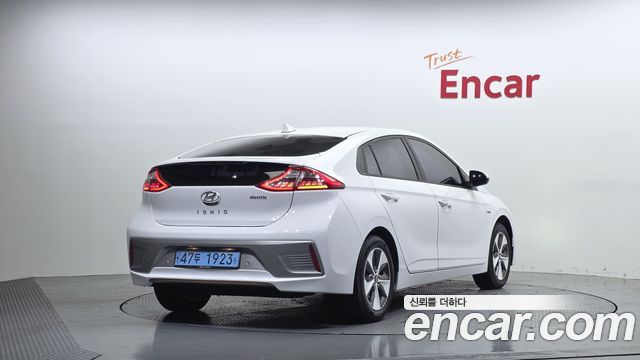 Hyundai Ioniq 2019 — photo 2