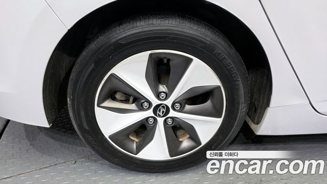 Hyundai Ioniq 2019 — photo 5