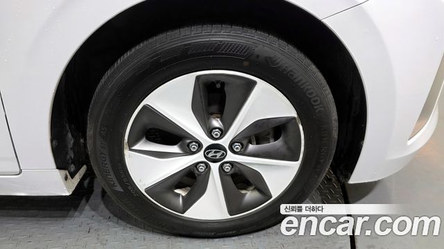 Hyundai Ioniq 2019 — photo 7