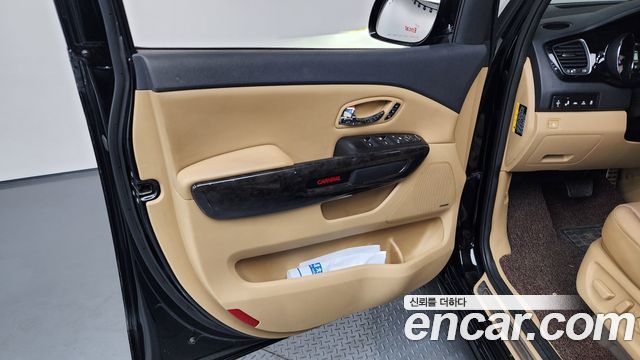 Kia Canival 2019 — photo 15